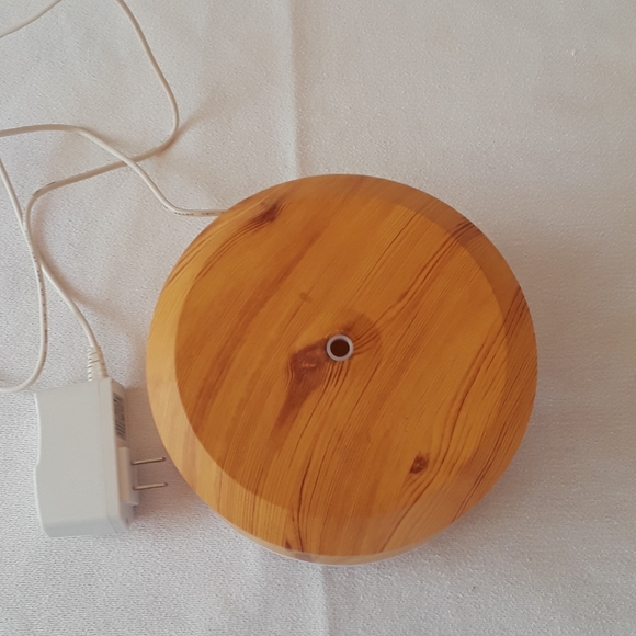 Aroma Diffuser Lamp, wood grain, Lighted, varied colors,adjustable time settings - Picture 2 of 11
